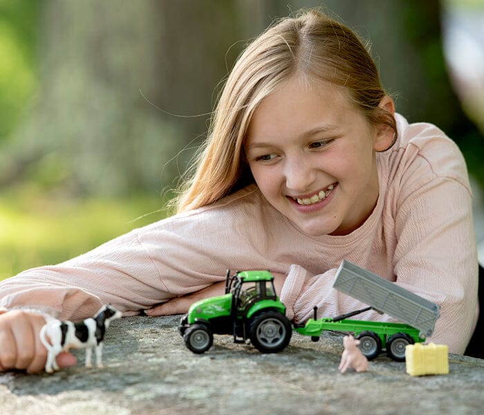 Breyer Farms™ Tractor and Tag-A-Long Wagon - Image 4